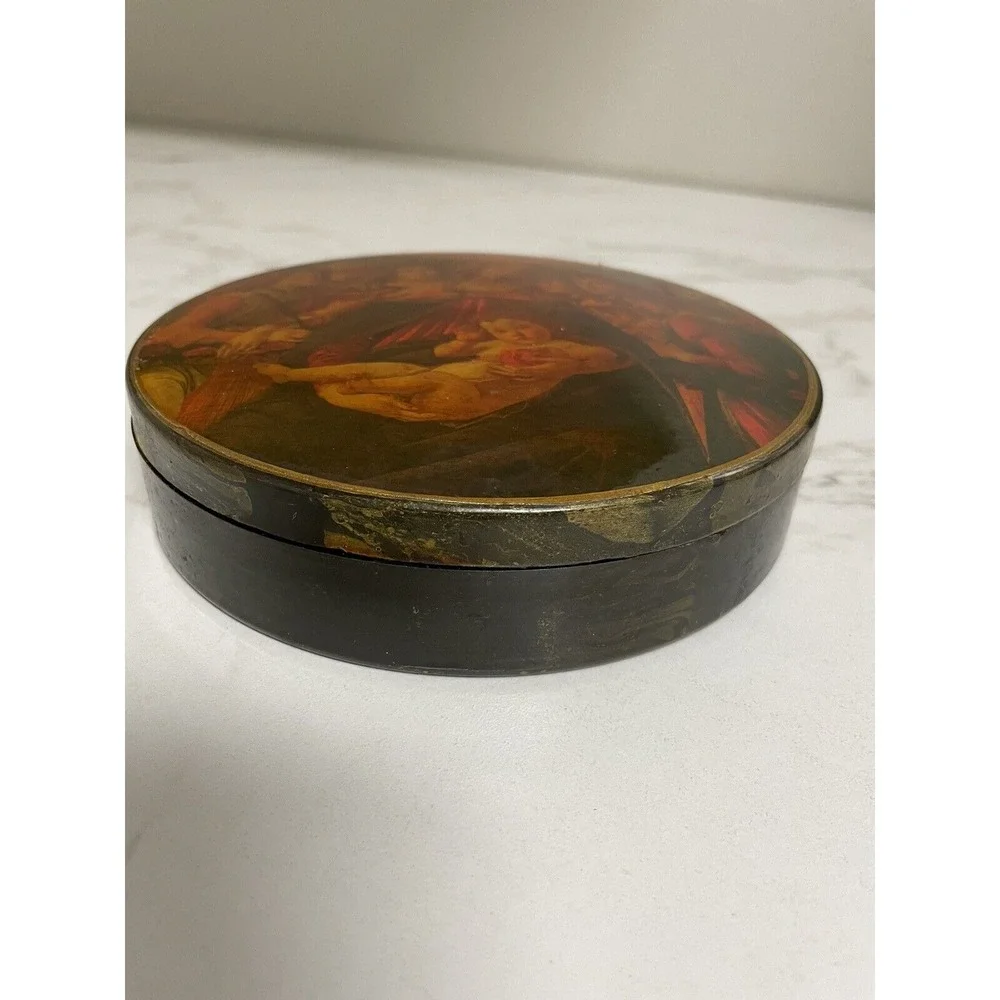 Madonna Mother Mary Round Lidded Lacquer Trinket‎ Dresser Box